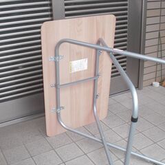 テーブルと椅子　セットの画像