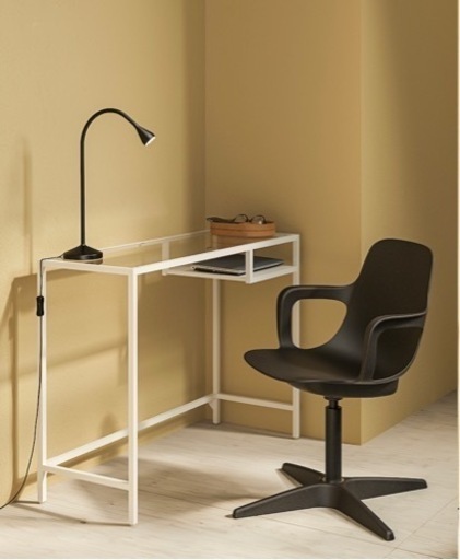 IKEA ラップトップ　パソコン　デスク　テーブル