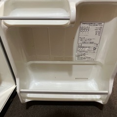 壊れた冷蔵庫の画像