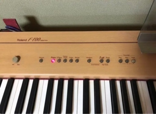 購入希望者様決定★Roland F-100 電子ピアノ　引取りにて　10月末迄→20,000円にします