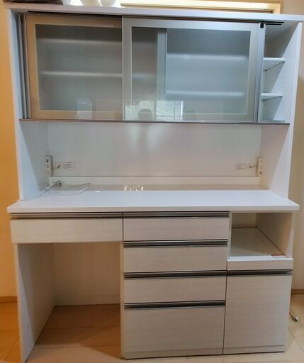 【定価１６万円】ニトリ　キッチンボード　リガーレ　ホワイト※値下交渉可能