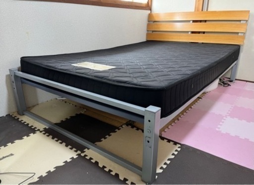 中古　鉄のベッドやマットレス