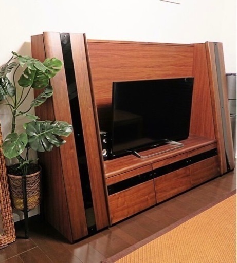 高級感あり！テレビボード　ハイタイプ