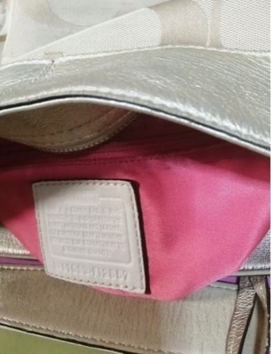 極美品コーチショルダーバッグ本革キャンバスお上品シグネチャー品薄大活躍コーチバッグCOACH超人気お上品重宝できます