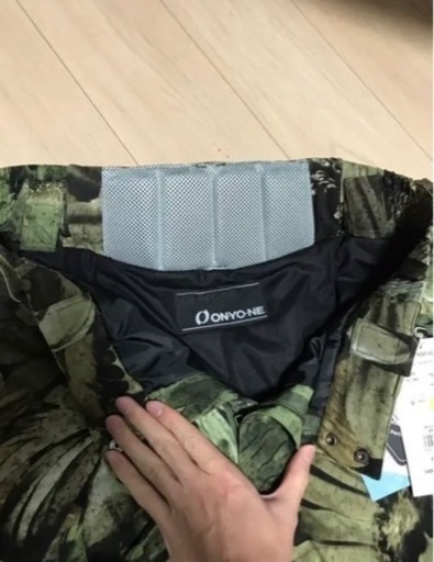 ONYONE スキーウェアボトムス ボタニカルグリーン　新品未使用