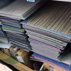 ￥１０～￥３０　２０ｃｍ～３０ｃｍ前後のカーペットの画像