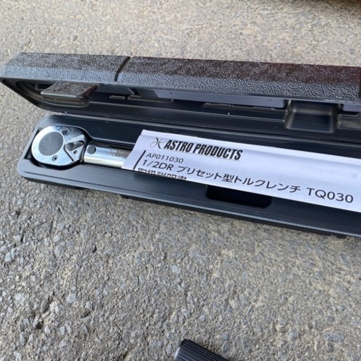 フロアジャッキ、トルクレンチ
