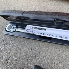 フロアジャッキ、トルクレンチ