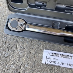フロアジャッキ、トルクレンチ