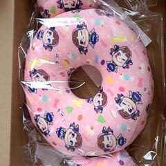 値下げします！！ペコちゃんのキャンディ型穴あきクッション
