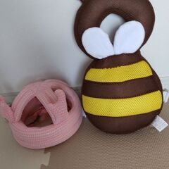 赤ちゃん転倒保護の帽子とリュック
