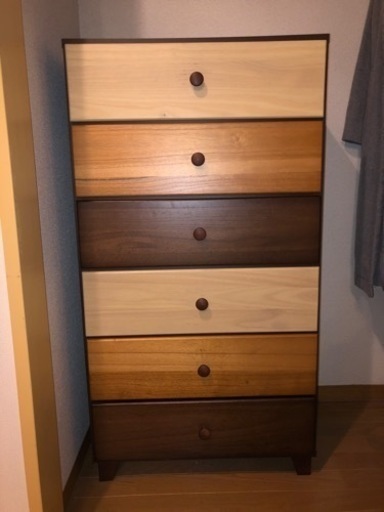 ナチュラルウッドのハイチェスト