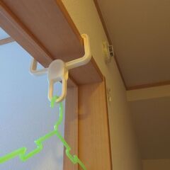 ハンガーかけ、突っ張り棒、カゴの画像