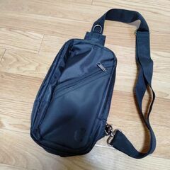 ボディバッグ 斜めがけ