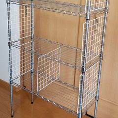 スチールラック（本棚として使うための板付き。取り外し可能です^^）の画像