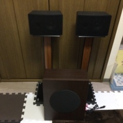 スピーカー、スーパーウーハー、スピーカー台、セットの画像