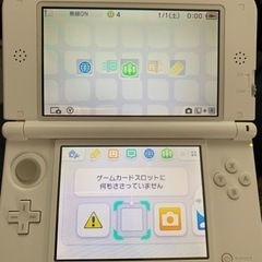 ニンテンドー3DS LL ホワイト 本体　カセット付 ACアダプタの画像