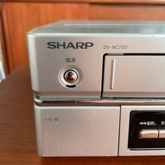 ビデオ一体型DVDプレーヤー　SHARP DV-NC700の画像