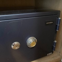 ダイヤル式　家庭用耐火金庫の画像