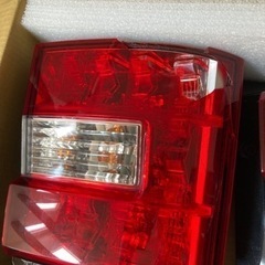 デリカD5（前期）　テールランプ２つの画像