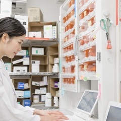 薬剤師　年収　600万　週37時間　土曜日、日曜日　休日の画像