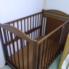 商談中!妹からのお下がりKATOJI ベビーベッドディズニー柄ブラウンの画像