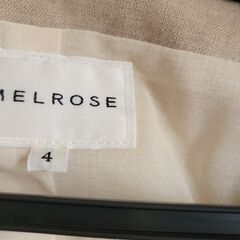 メルローズのノースリーブワンピースとジャケットの画像