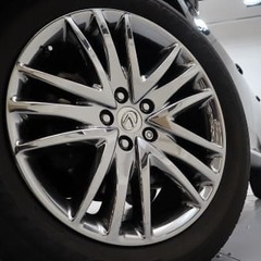 高級感あふれるSUVの画像