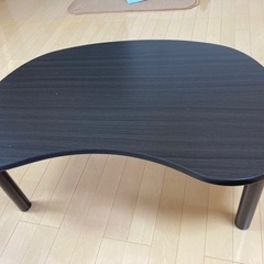 楕円形のテーブルの画像