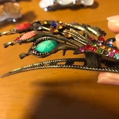長い髪を美しく束ねるアイテムの画像