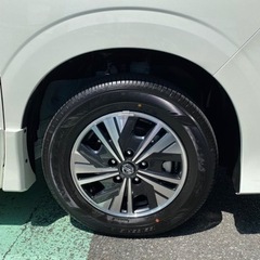 商談中　日産セレナ　ほぼ新品タイヤホイールセット