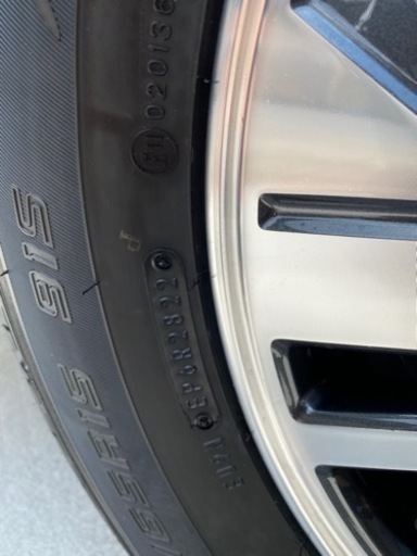 商談中　日産セレナ　ほぼ新品タイヤホイールセット
