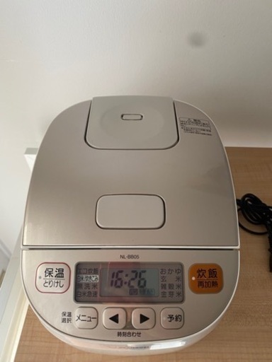 取りに来てくれる方優先！ZOJIRUSHI（象印）/型式NL-BB05-WM