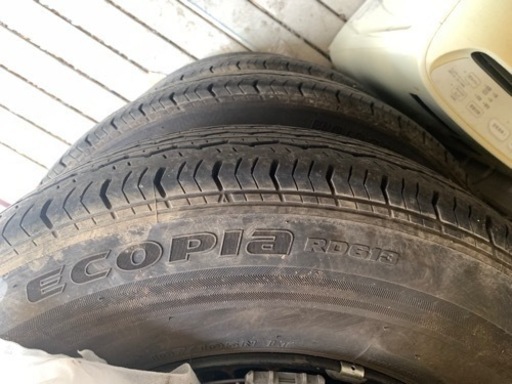 新車付きたのダイヤ四本（ホイル付き）ハイエース