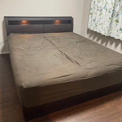 【使用済み】クイーンサイズ　ベッドフレームのみの画像
