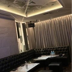 アミューズメントバーのホールスタッフ、バーテンダーの募集の画像