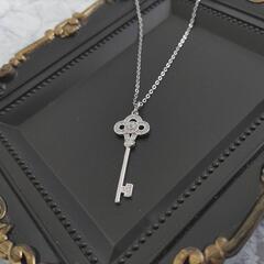【新品未使用】ネックレス シルバー パヴェ キラキラ 鍵 キーモチーフの画像