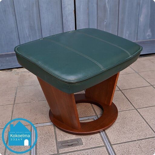 朝日木材加工のTribuna(トリブナ)牛革オットマンです。白のステッチがモダンな印象のレザー スツール。玄関やリビングなどのちょっとしたスペースでも活躍するコンパクトなサイズです♪CH106