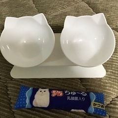 餌入れ　おもちゃ