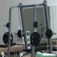 125kgまで、1人で安全にトレーニングできるスミスマシン