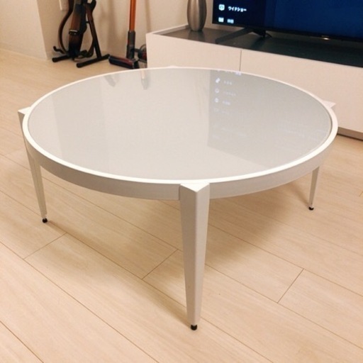 【美品】元値28,360円　ガラス板の丸テーブル