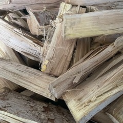 ２年乾燥ケヤキの薪＋焚き付け松オマケ　配送込み