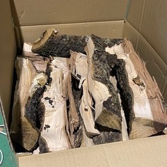 りんごの薪18〜20Kg＋焚き付け松オマケ　配送込み