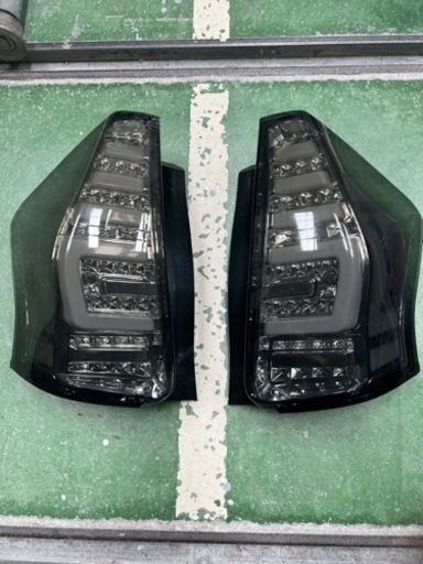 プリウスα LED テールライト