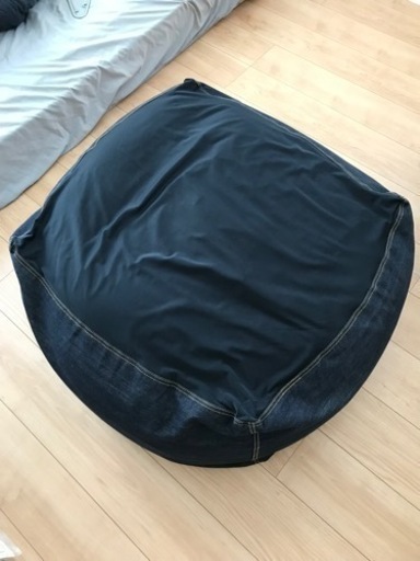 無印　体にフィットするクッション　デニムカバー付き