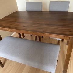 ダイニングテーブル