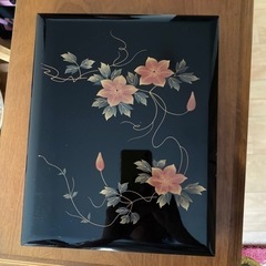 漆塗りの物入れ