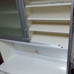 激安にて！　パモウナ　食器棚　H２０５cm×W１２０cm×奥行５０cm（上側は３３cm）　そこそこにきれいだとおもいます。　購入価格11~12万円程でした。お引き取り限定の画像