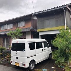 立派な車庫付きの一軒家
