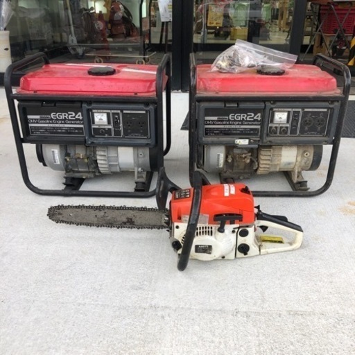 🔨ｵｰｸｼｮﾝ出品　お盆だよ！全員集合！その１　ジャンク新ダイワ 2.4kVA ガソリンエンジン発電機 EGR24×2台 と ジャンクエンジンチェンソー AA07E